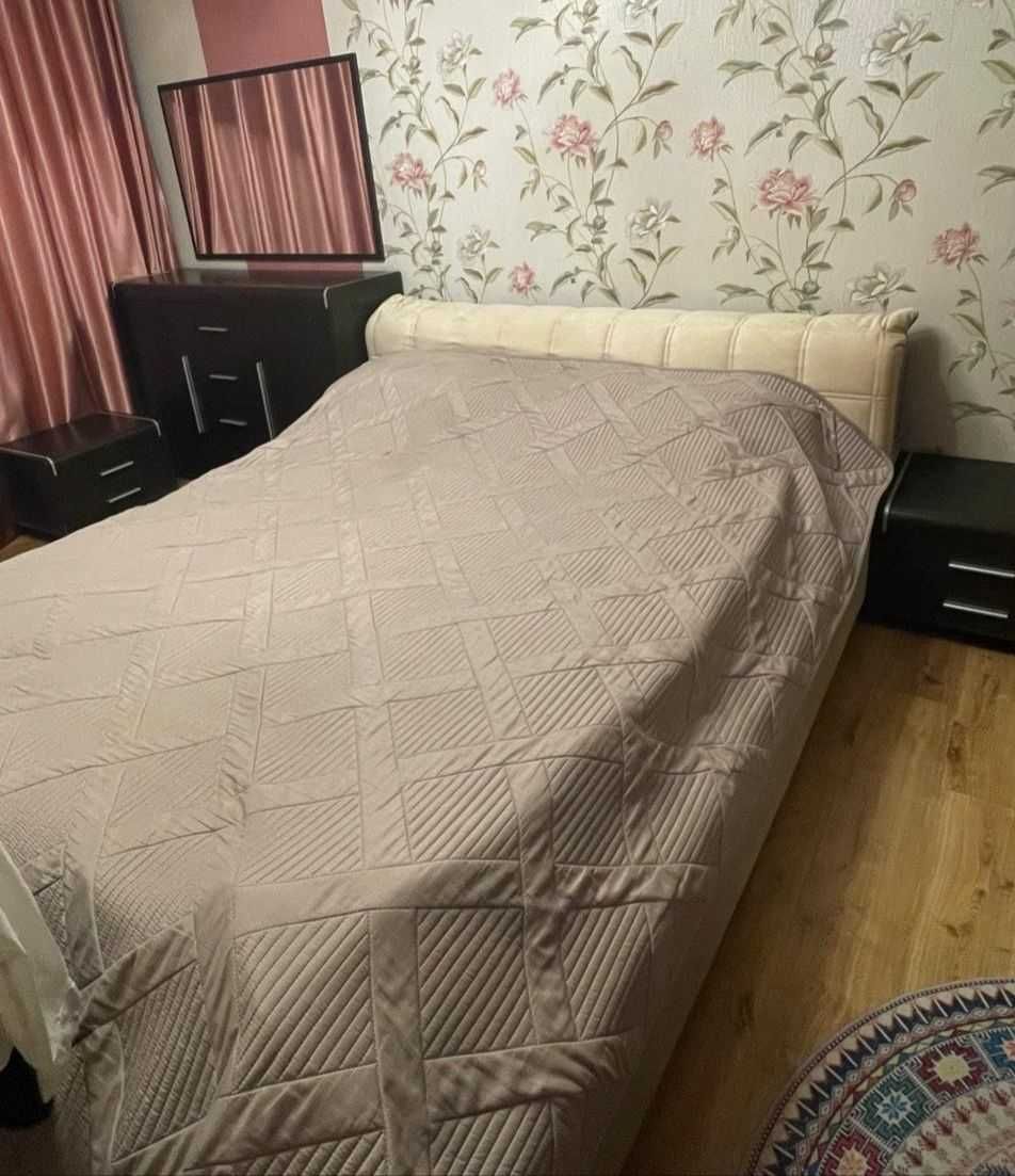 Спальный гарнитур Helvetia (шифоньер комод, зеркало, 2 тумбы, кровать)