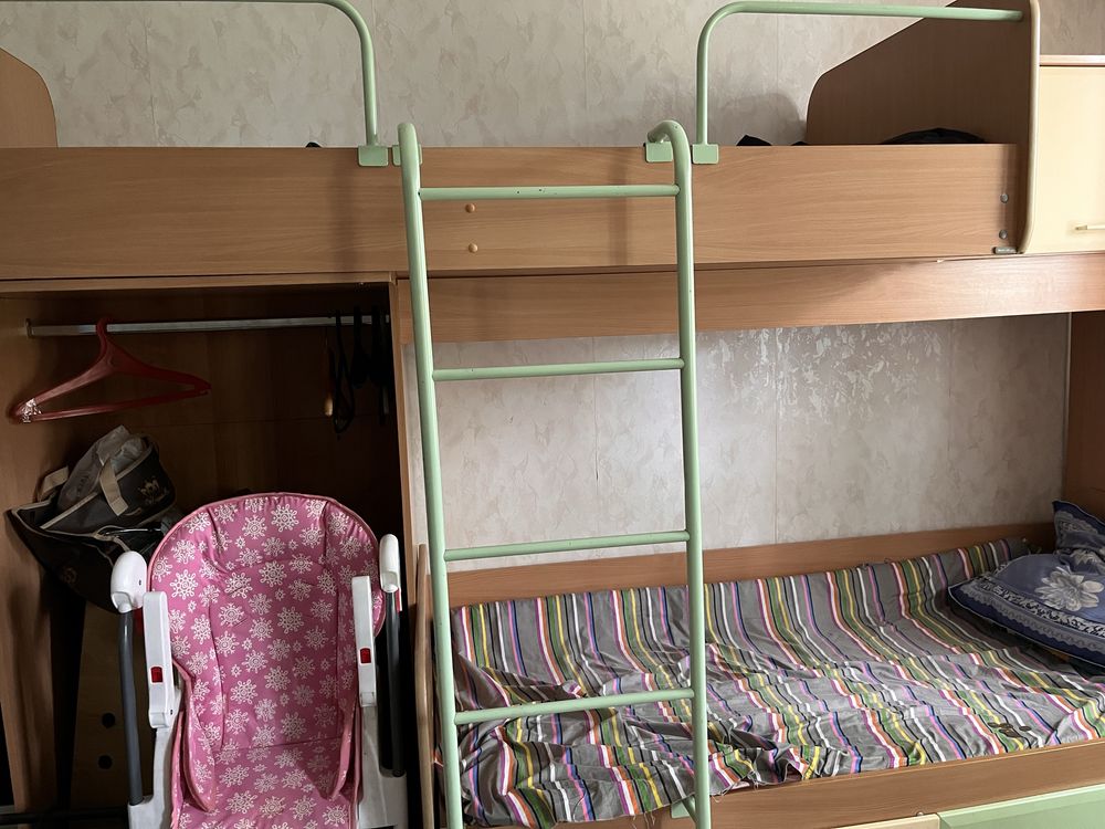 Продам двухярусную кровать в хорошем состояний
