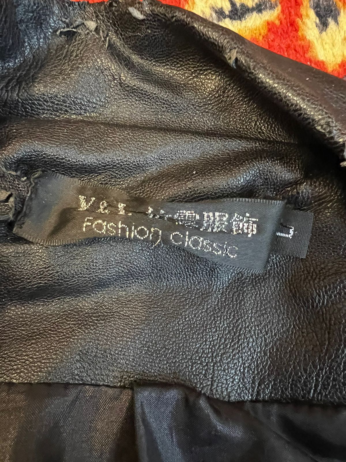 Тёмная кожанка продам