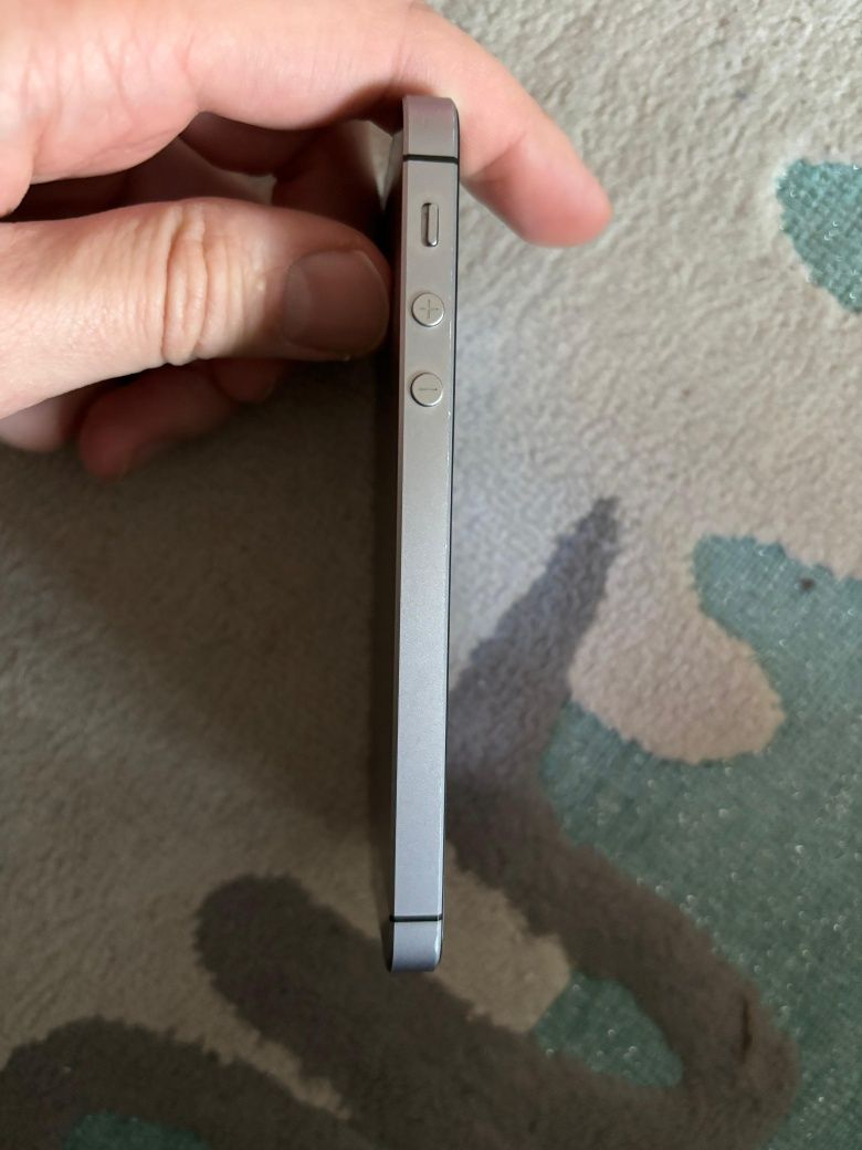 iPhone 5SE 2016 64гб