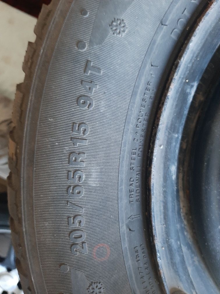 Продам 4 диска R15 с зимней резиной на 205/65/R15