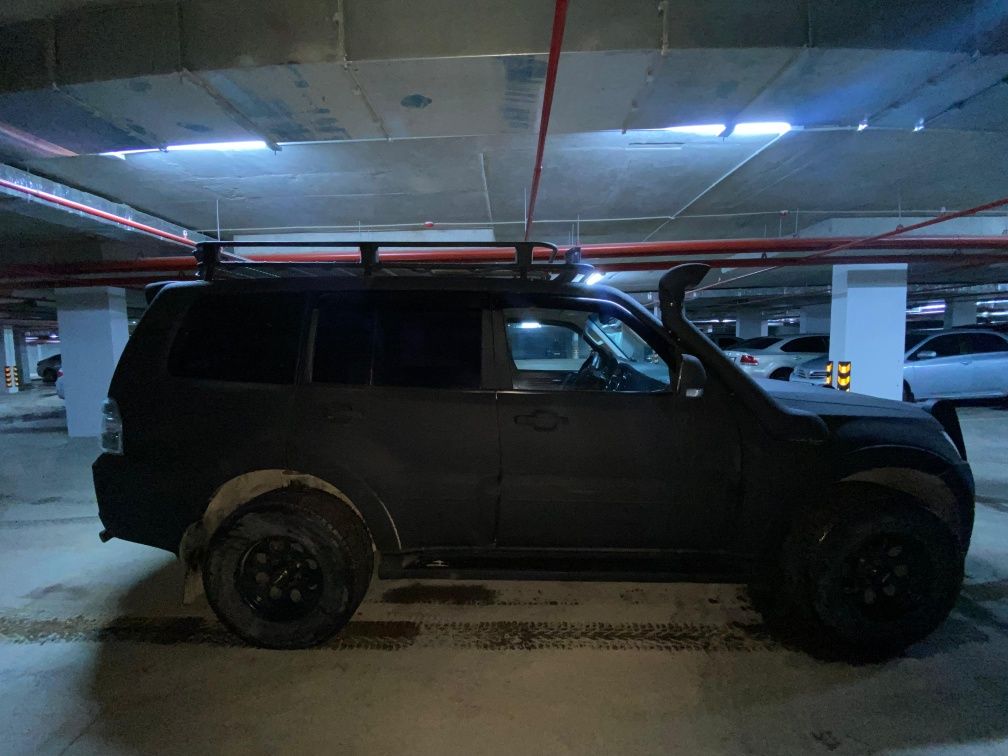 Mitsubishi Pajero 4