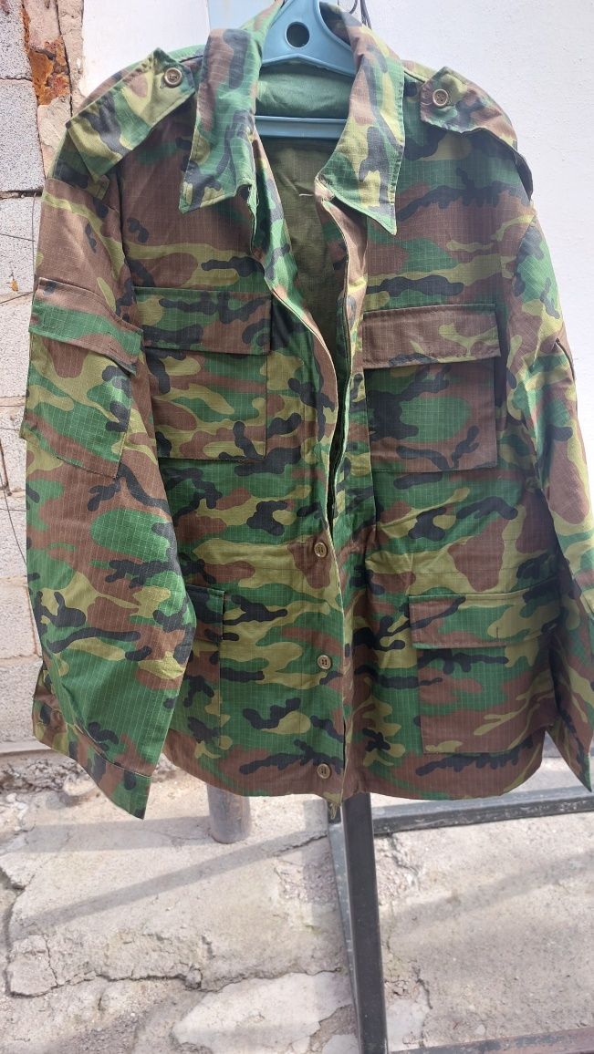 Продам военный камуфляж  раз 56-58 новый  не одевали,