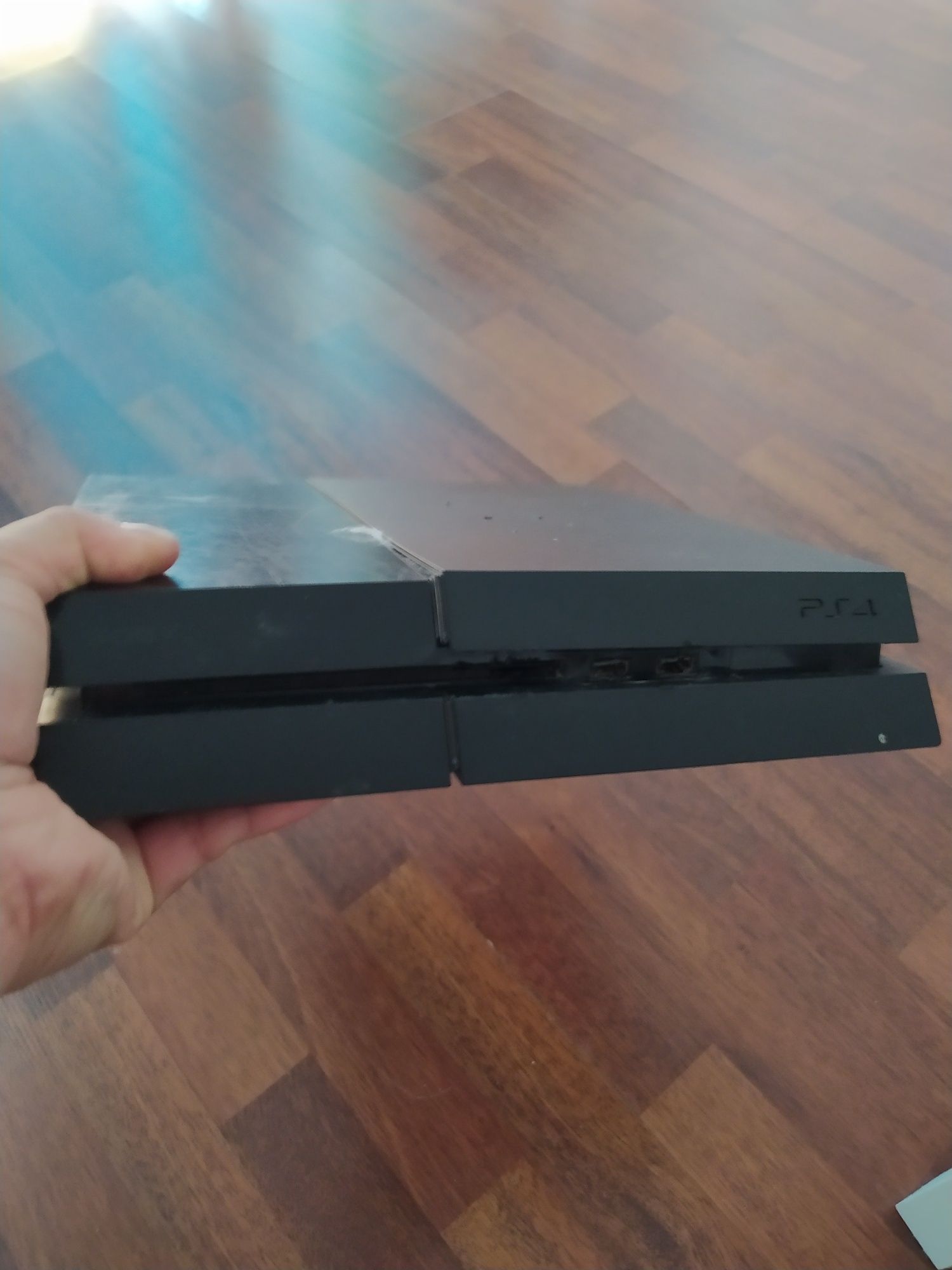 Sony PlayStation 4. Б/У в хорошем состоянии на запчасти