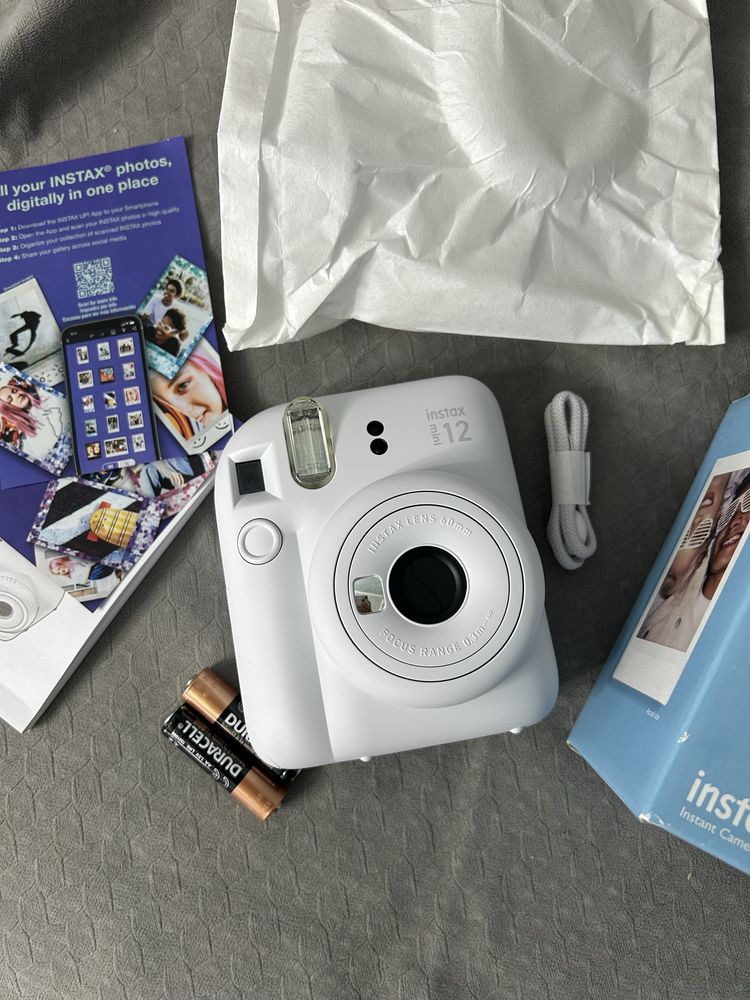 Продам новый Instax mini 12