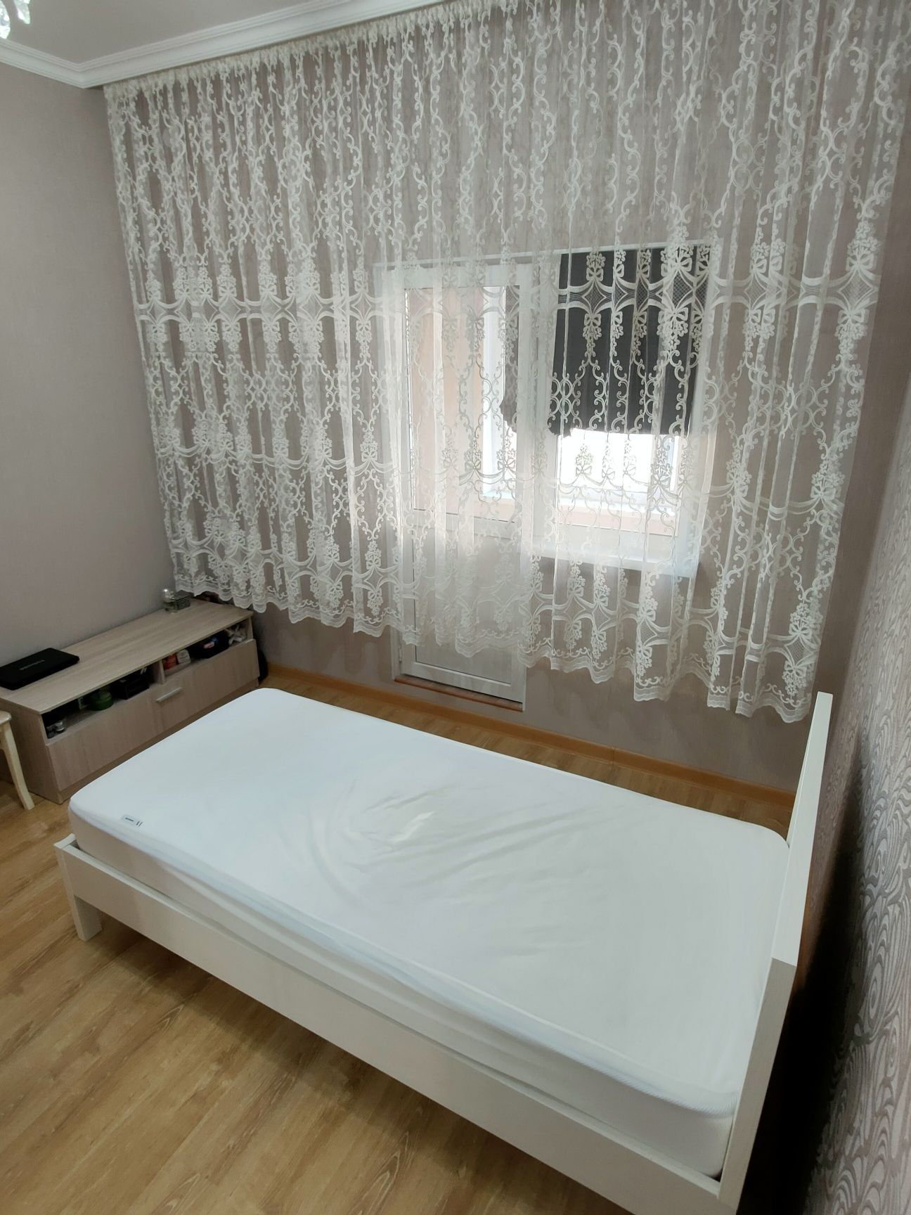 Продам кровать односпальная 90*200 и ортопедический матрас с защитой
