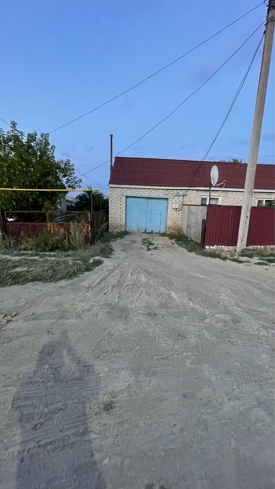 Продам частны дом рядам школа парк спорт клуб магазин СТО.