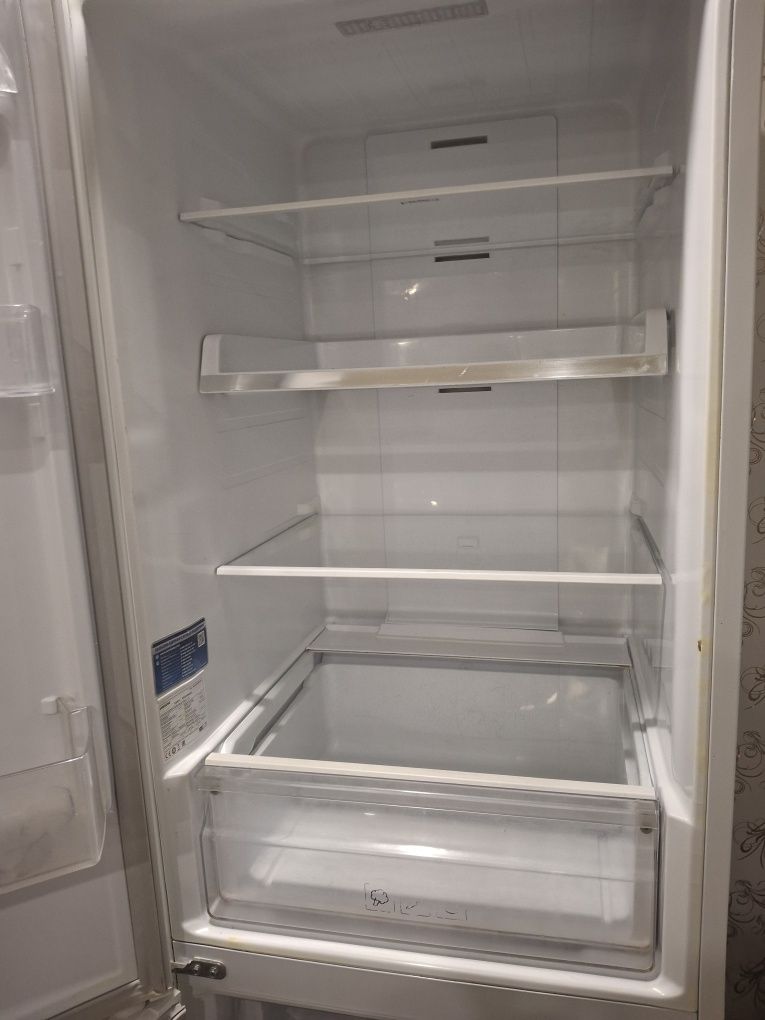 Продам холодильник Самсунг в хорошем слстоянии