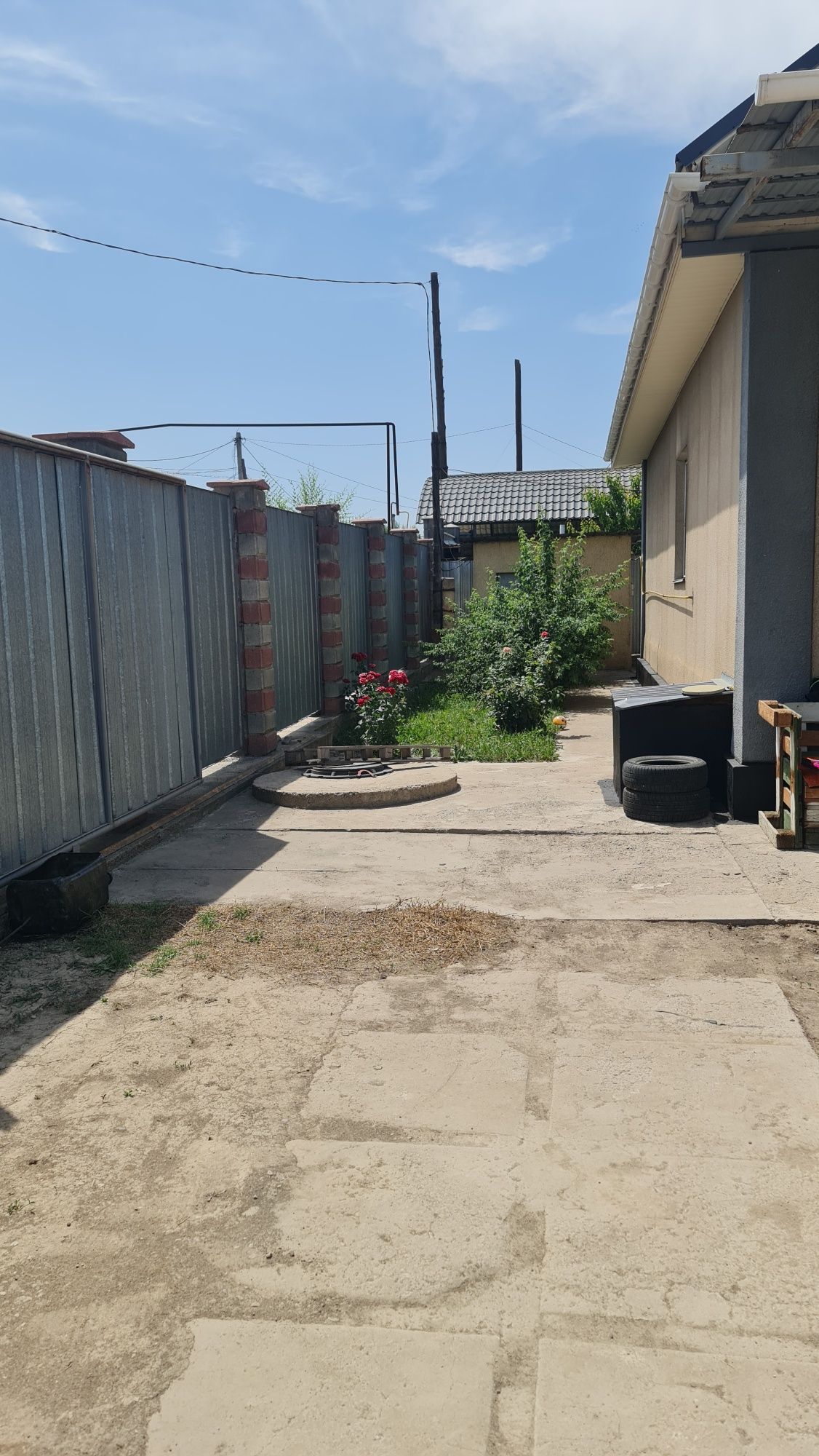 Продам дом и общежитие на одном участке