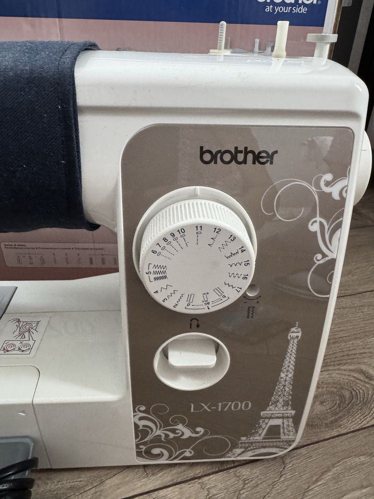 Продам швейную машинку Brother LX-1700