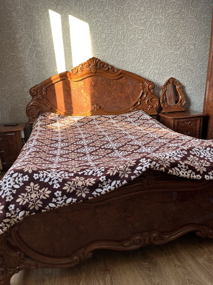 Продам спальную гарнитуру