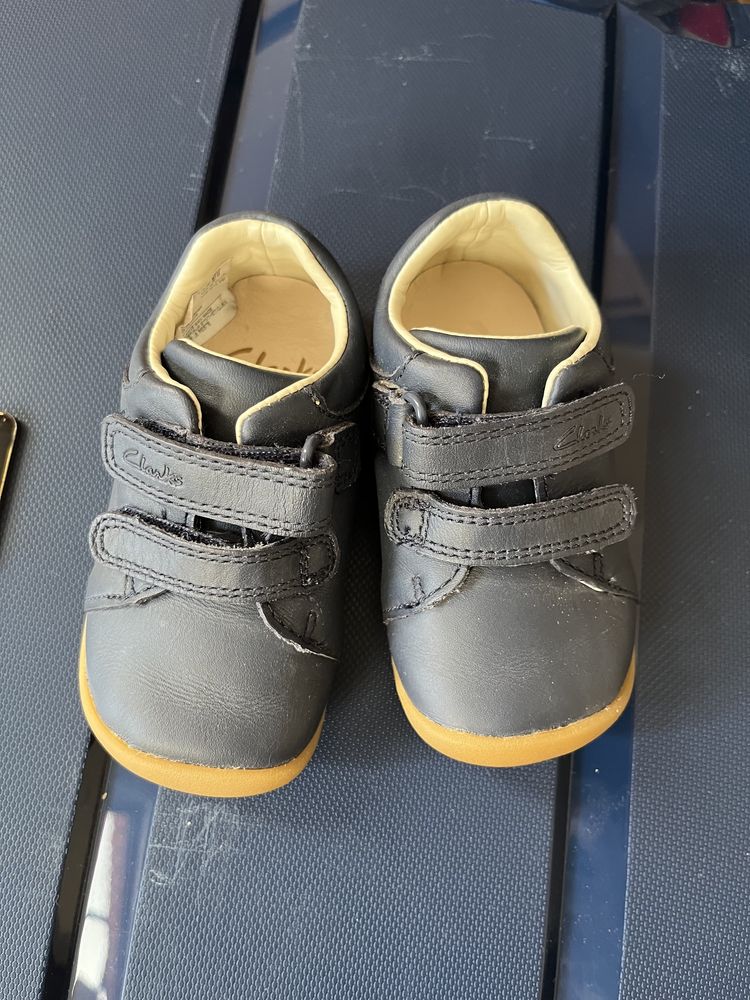 Продам кроссовки Clarks
