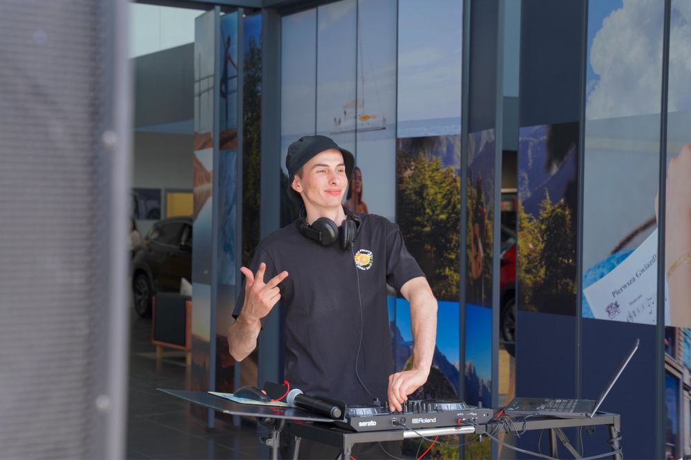 Dj-Диджей с Аппаратурой, Светомузыкой на выезд; аренда звука, света