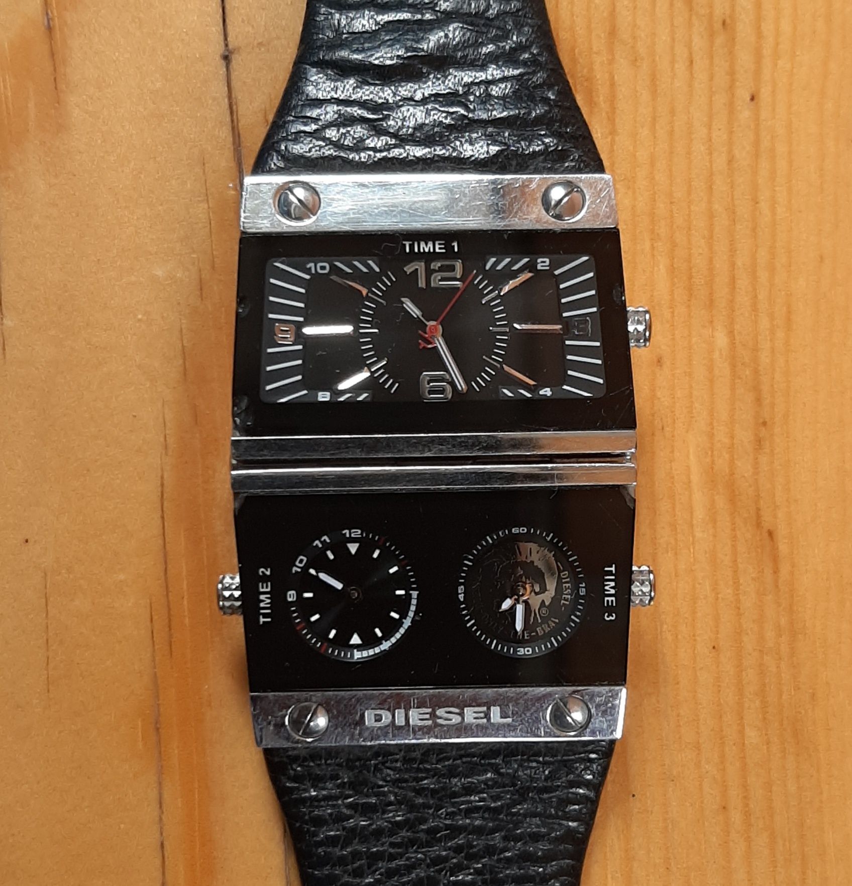 Продаю б/у часы фирмы Diesel