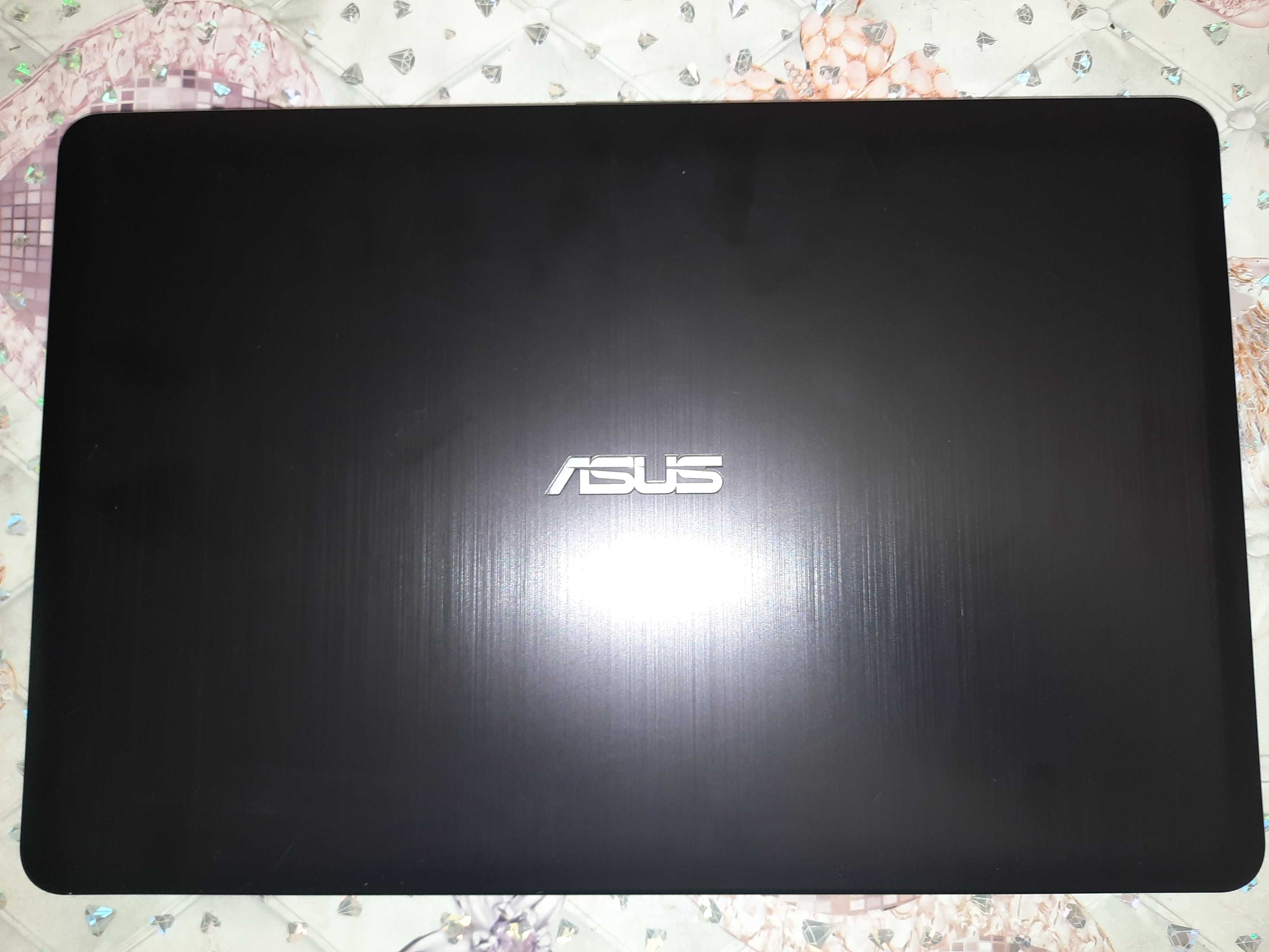 Ноутбук(ультрабук) Asus i3-7020U 2.30Ghz (4-х ядерный) в идеале 20г