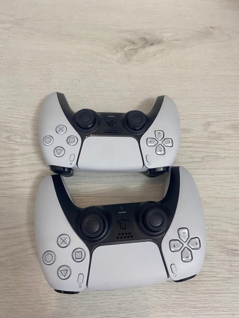Playstation 5 (1TB) с дисководом и двумя джойстиками