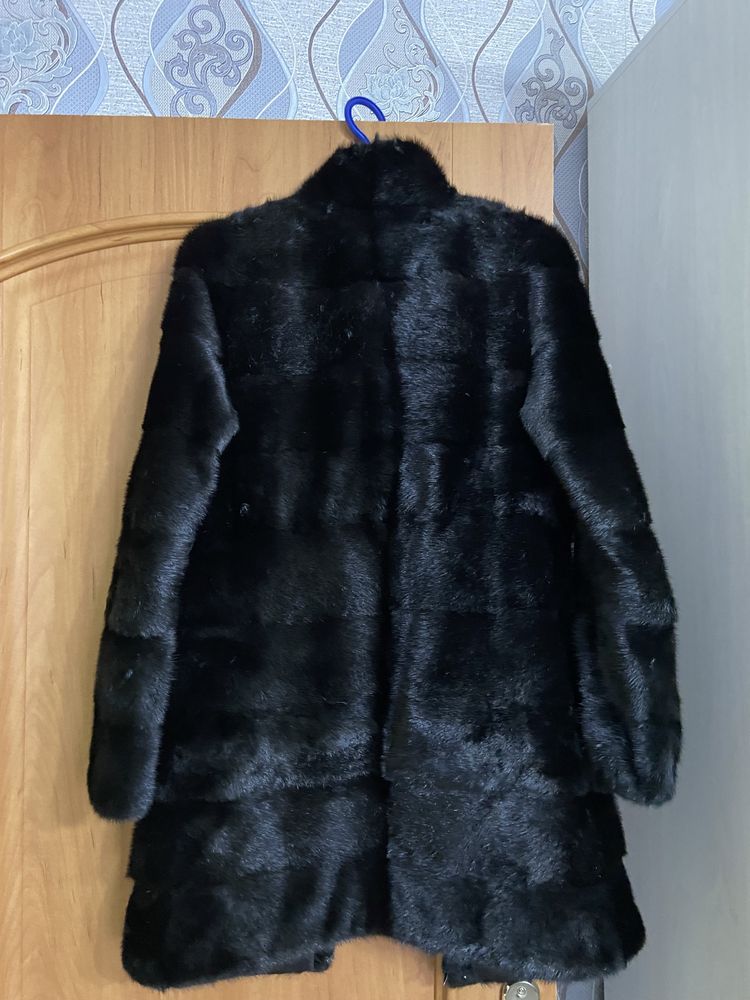 Продам шубу 60000