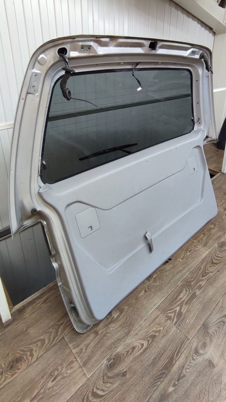 Крышка багажника Mitsubishi Delica булка