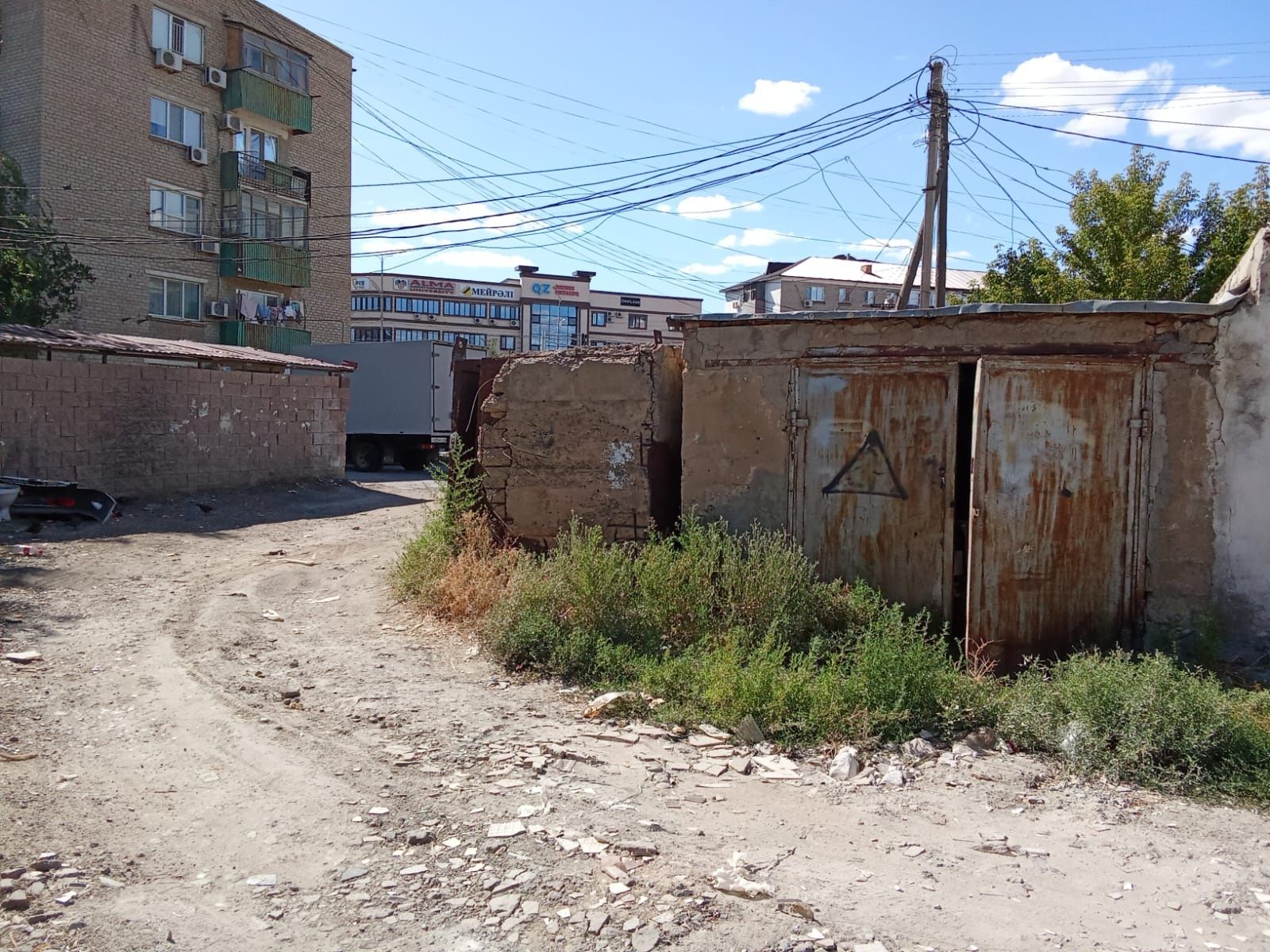 Продам гараж район арына