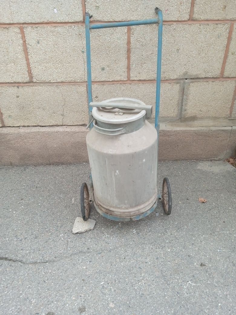Продам флягу для воды и тачку