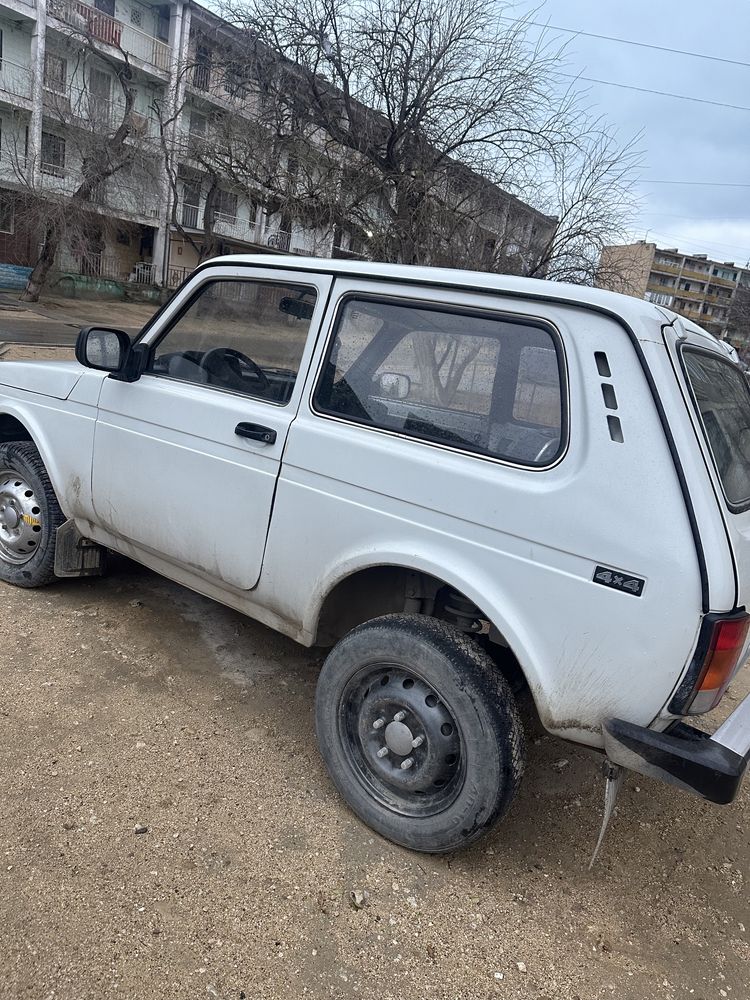 Продам внедорожник Lada 21214 Цена договорная один хозяин , звоните