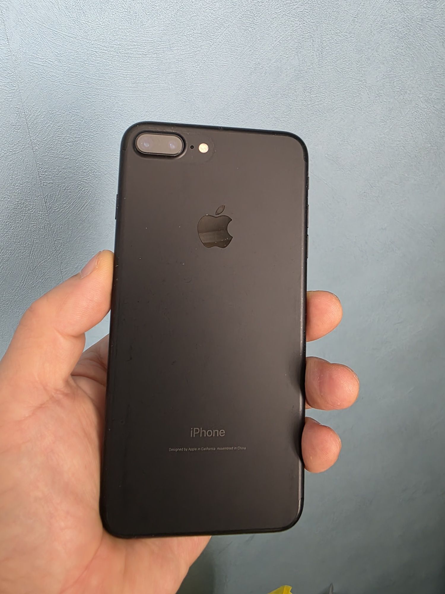 Продам IPhone 7+