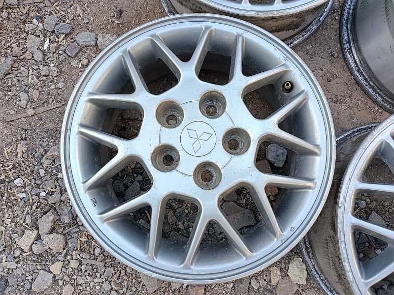 Продам оригинальные легкосплавные диски на автомашину Mitsubishi