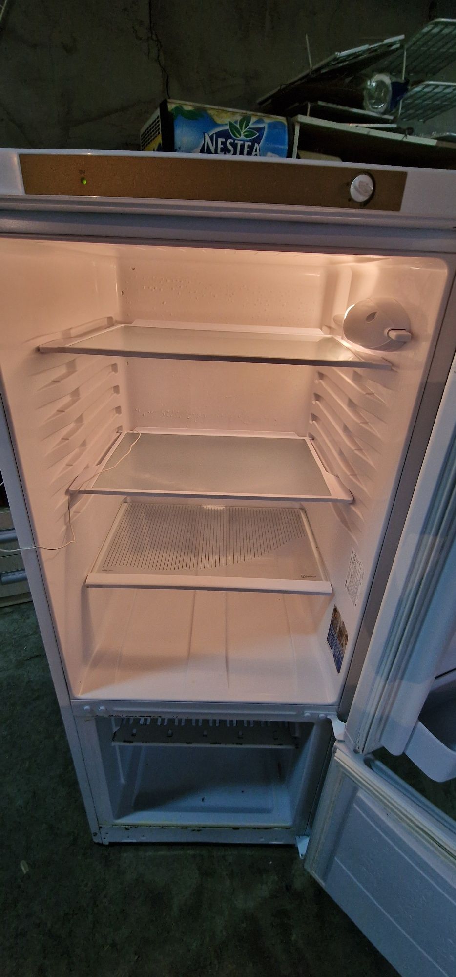 Холодильник Indesit