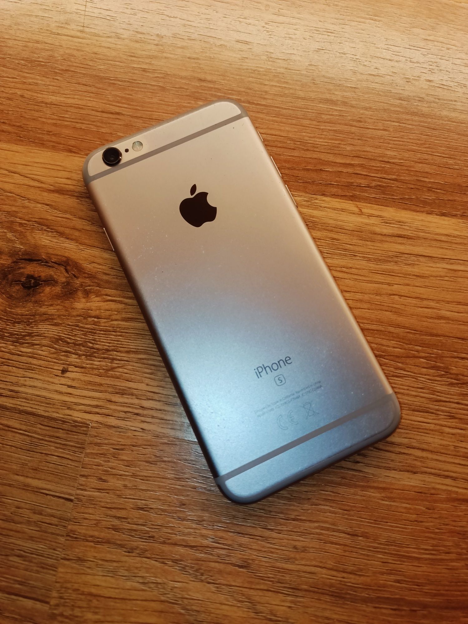 Продаю iPhone 6s в отличном состоянии