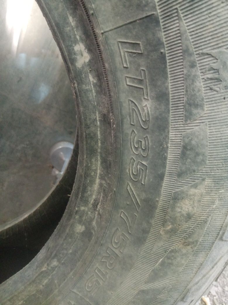 Срочно продам колеса 245/75/15