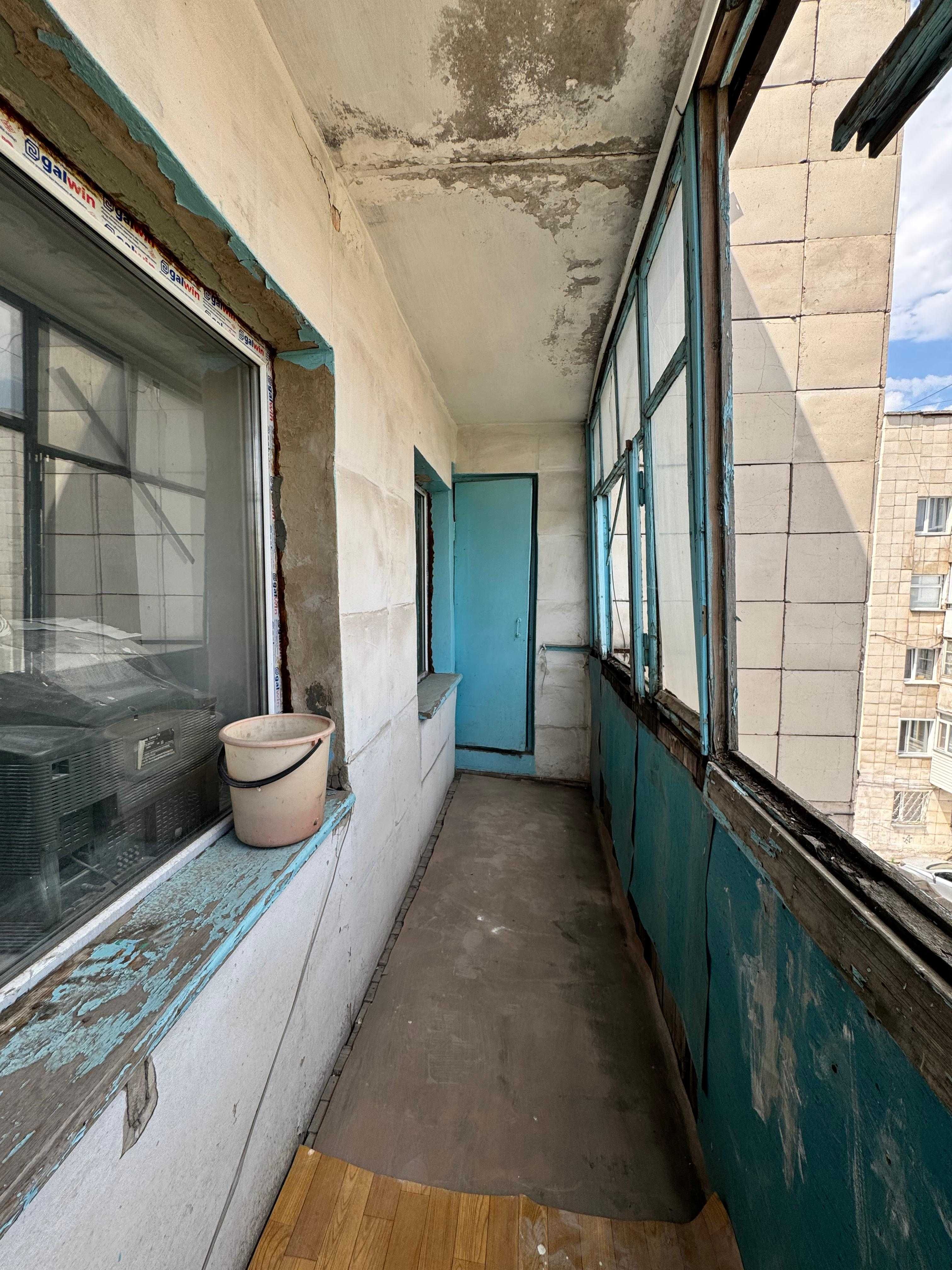 Продаём 2 комн. кв. - мкр. Восток -3 , дом 9 на 5/5 этаже