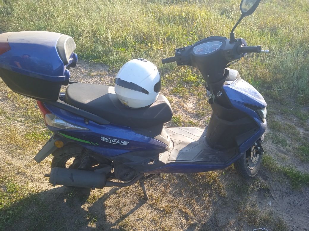 Скутер 125сс на полном ходу