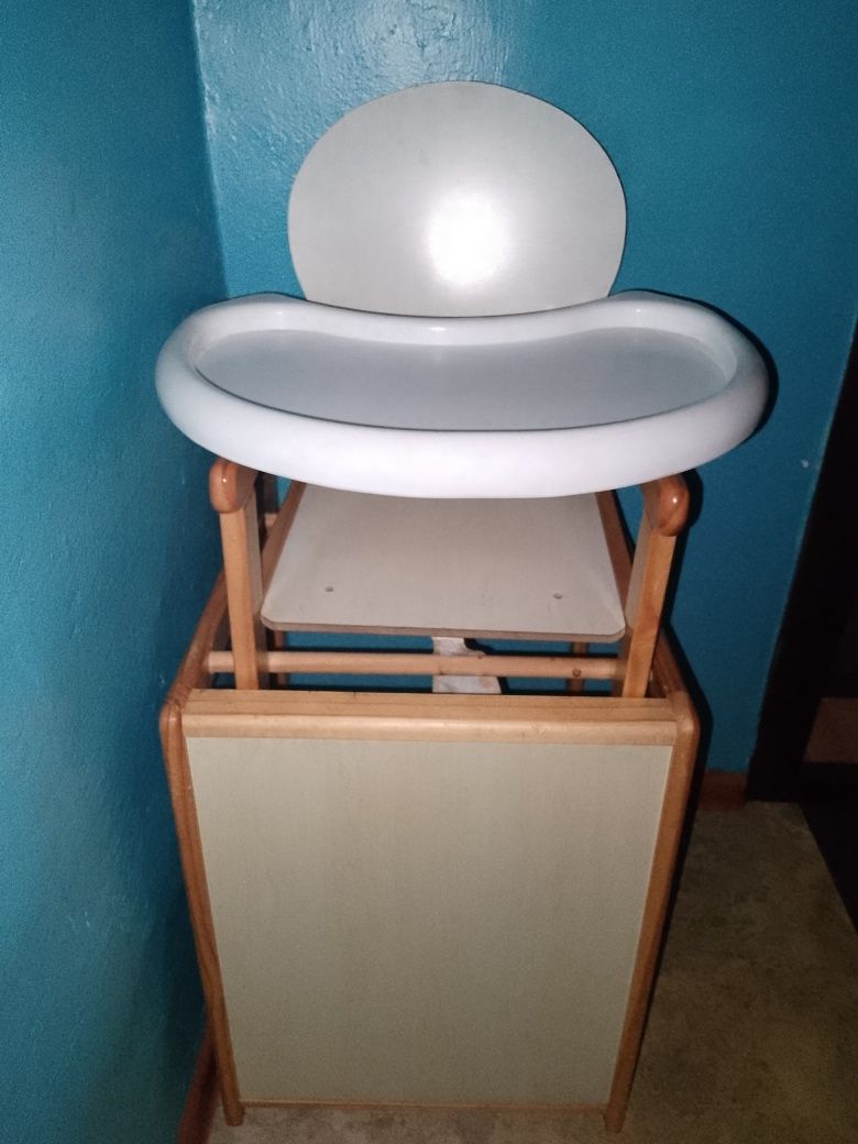 Продам детский столик со стулом. Трансформер.