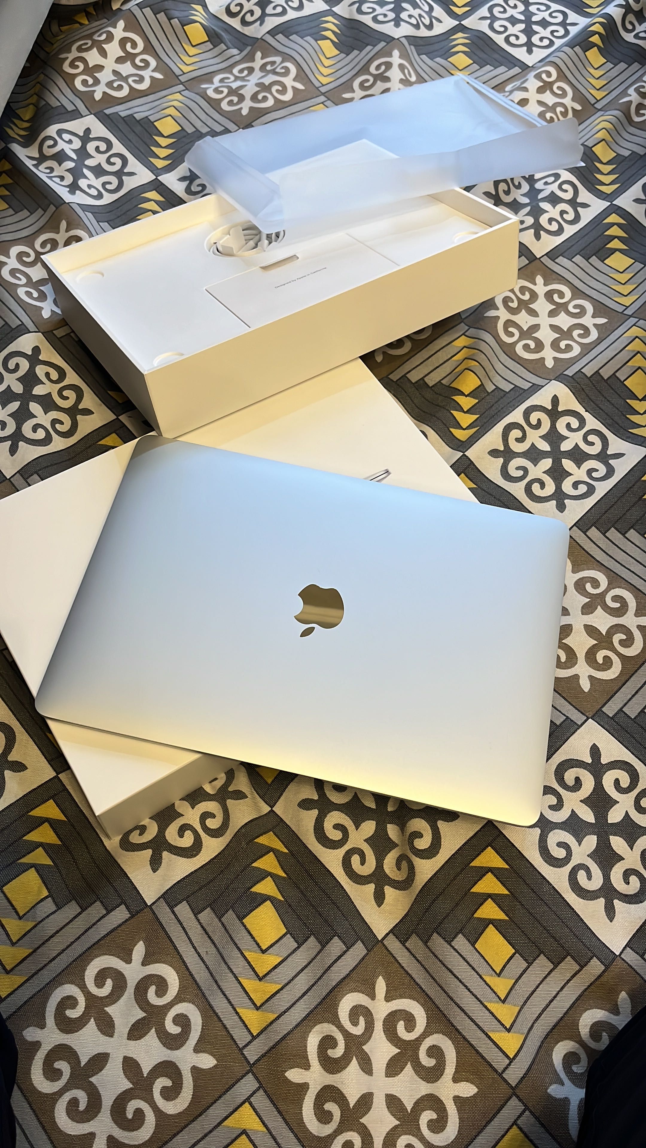 Apple MacBook Air M1 и Magic Mouse