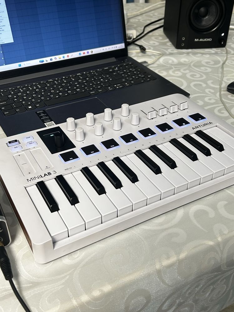 Миди клавиатура Arturia
