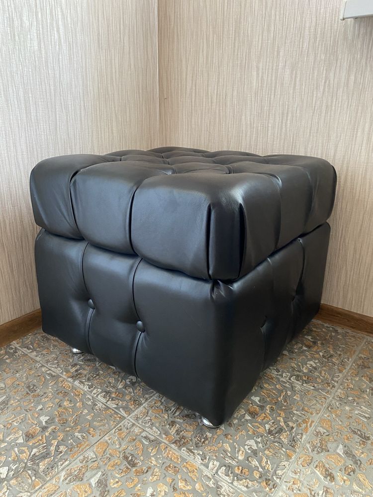 Продам пуфики и ресепшен