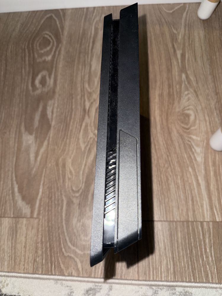 PlayStation 4 slim с джостиками