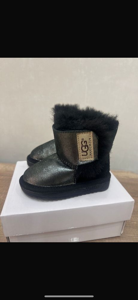 Продам угги детские