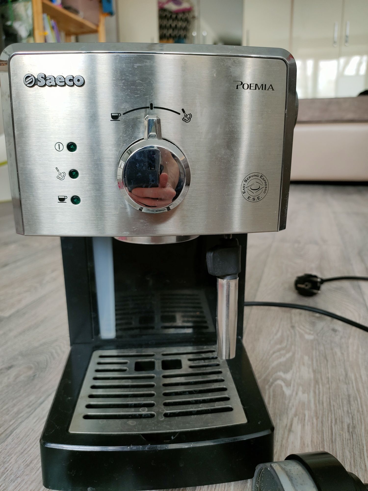 Кофеварка Saeco домашняя.