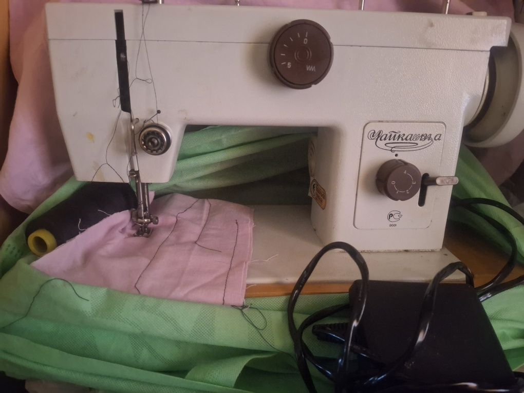 Продам  швейную  машинку