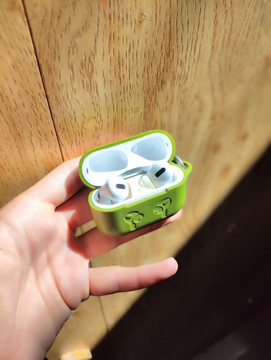 Airpods pro + зеленый чехол