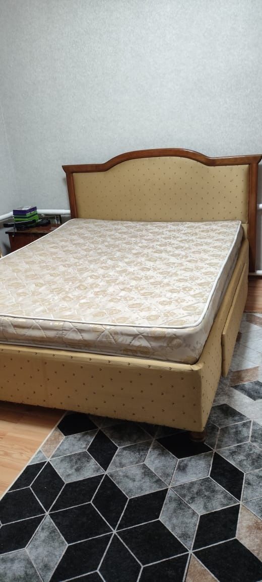 Продам матрас в хорошем состоянии