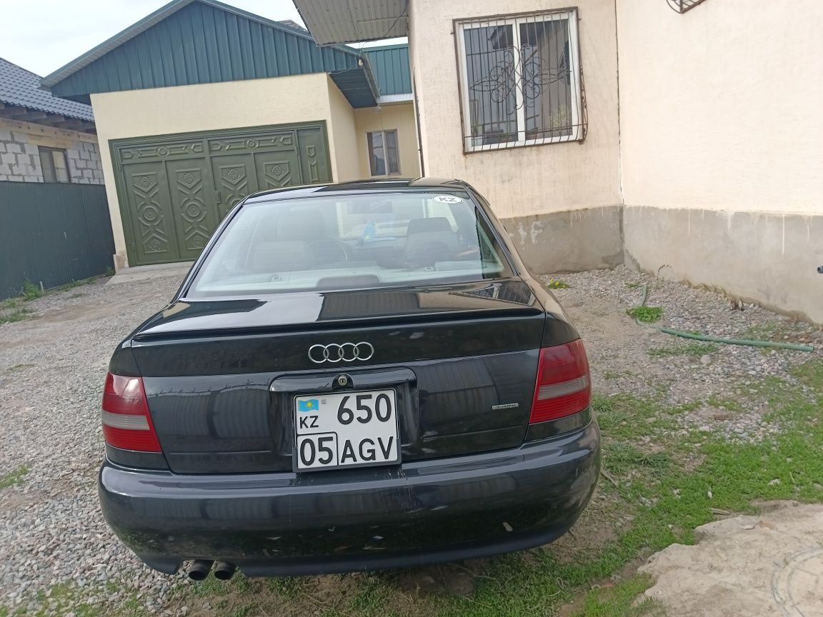 Audi A4  отличка
