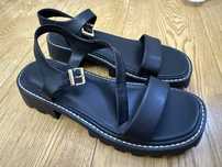 Продам новые сандали (Charles & Keith)