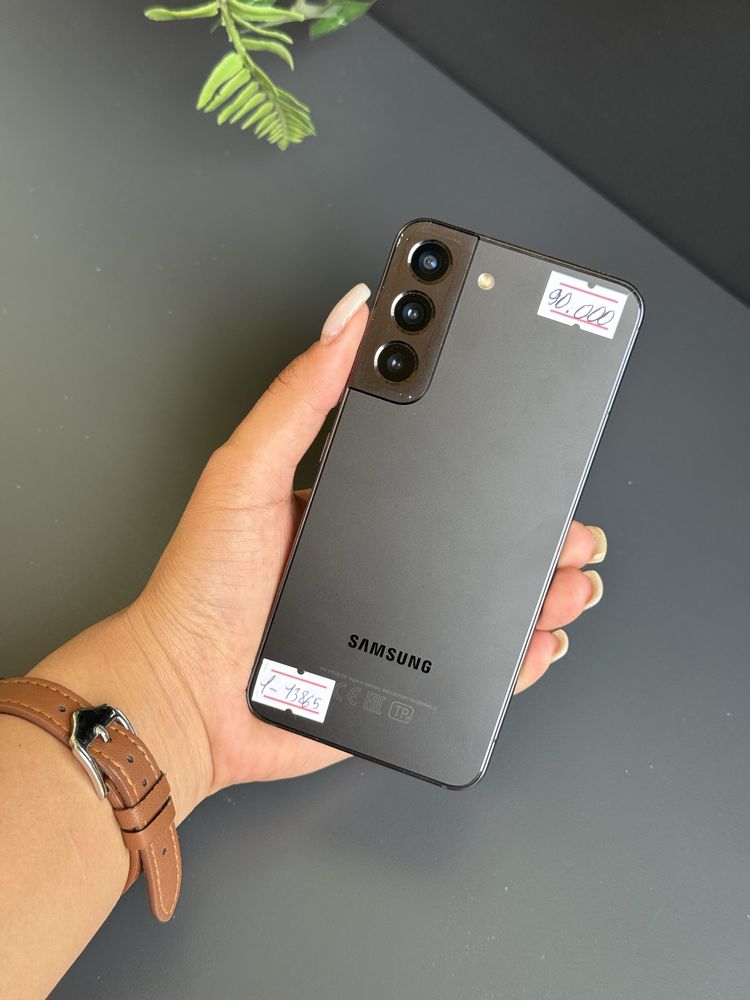 Samsung S22 • 128GB