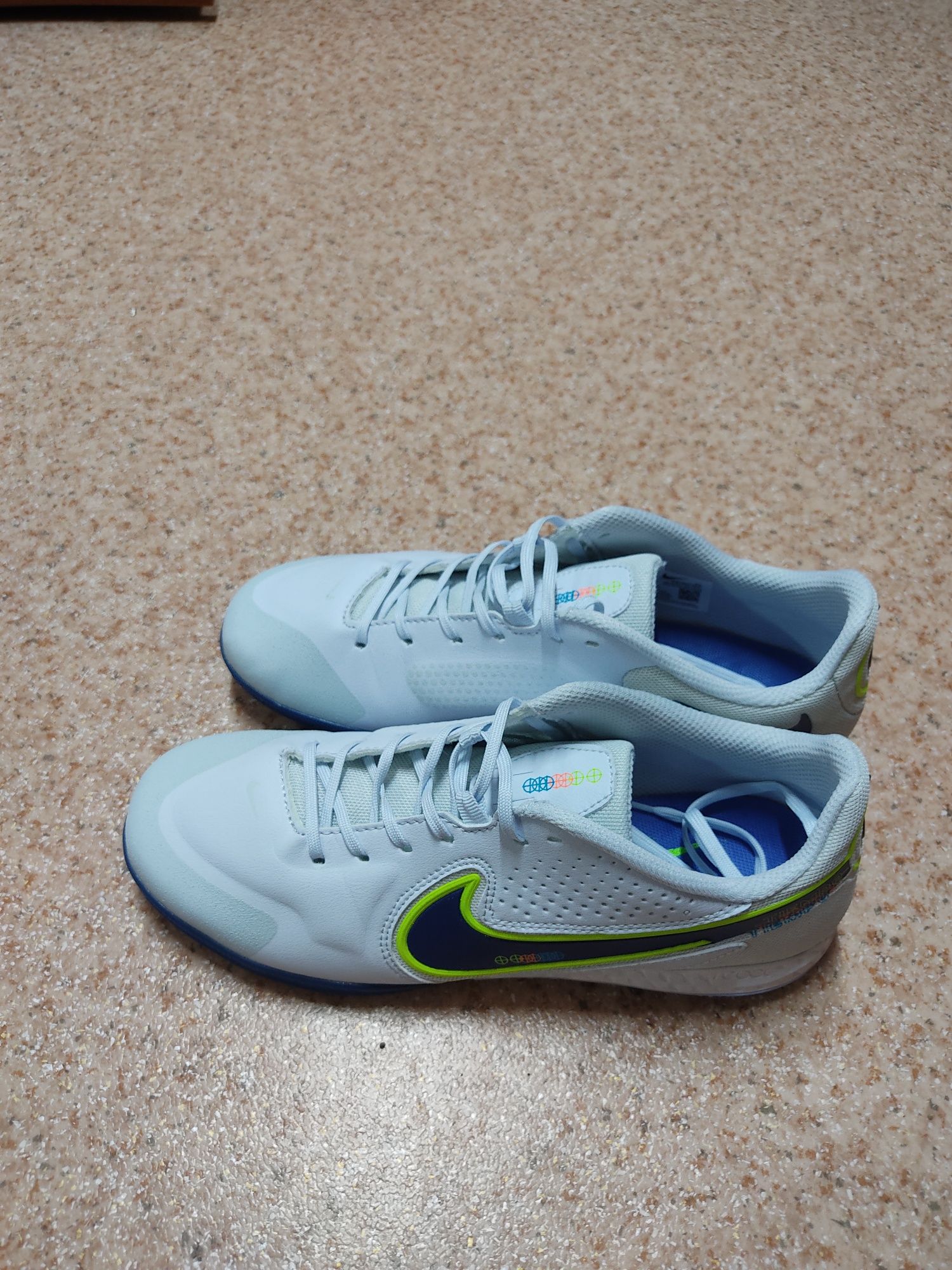 Продам зальник Nike Tiempo