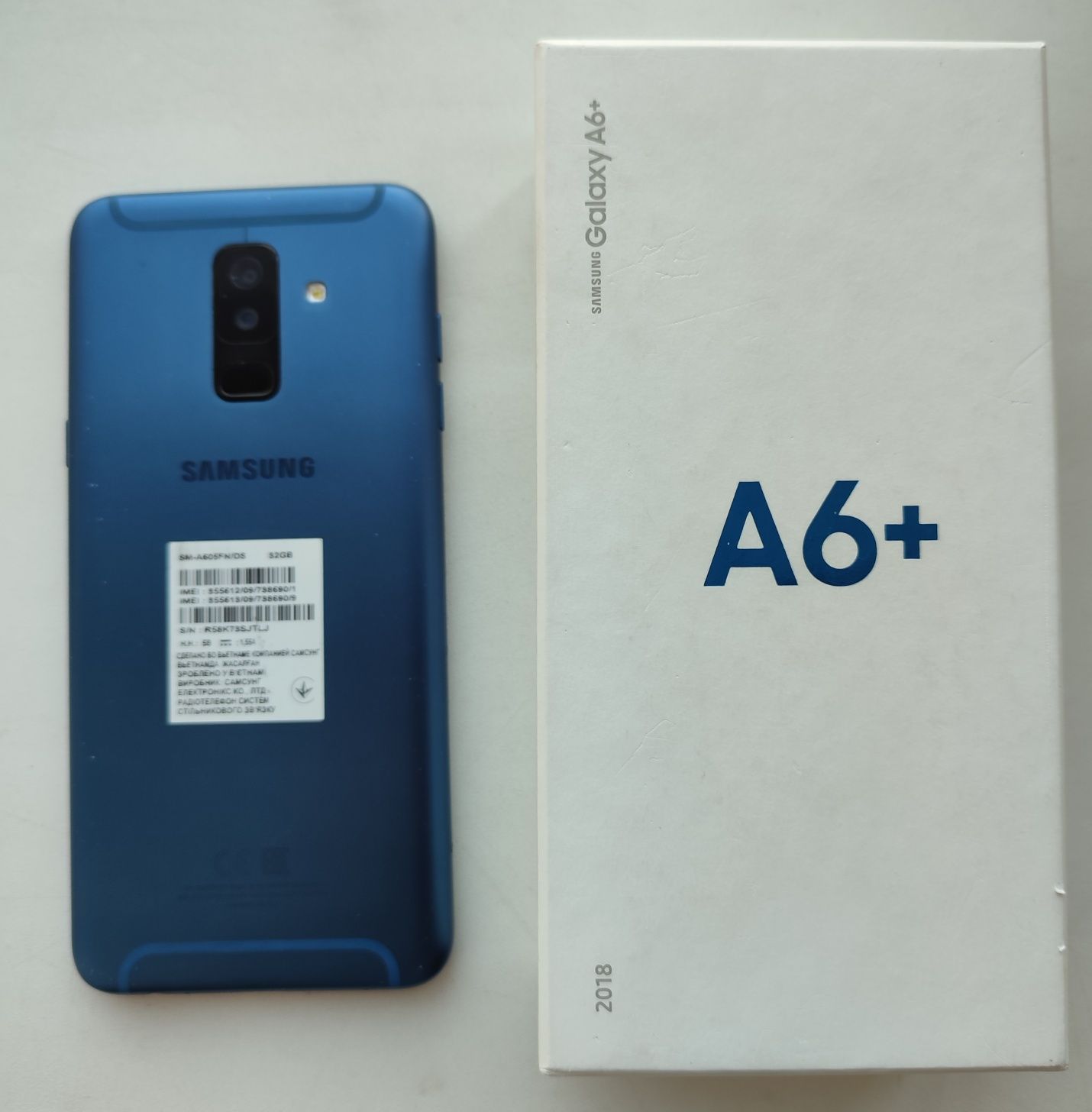 Телефон Samsung Galaxy A6+