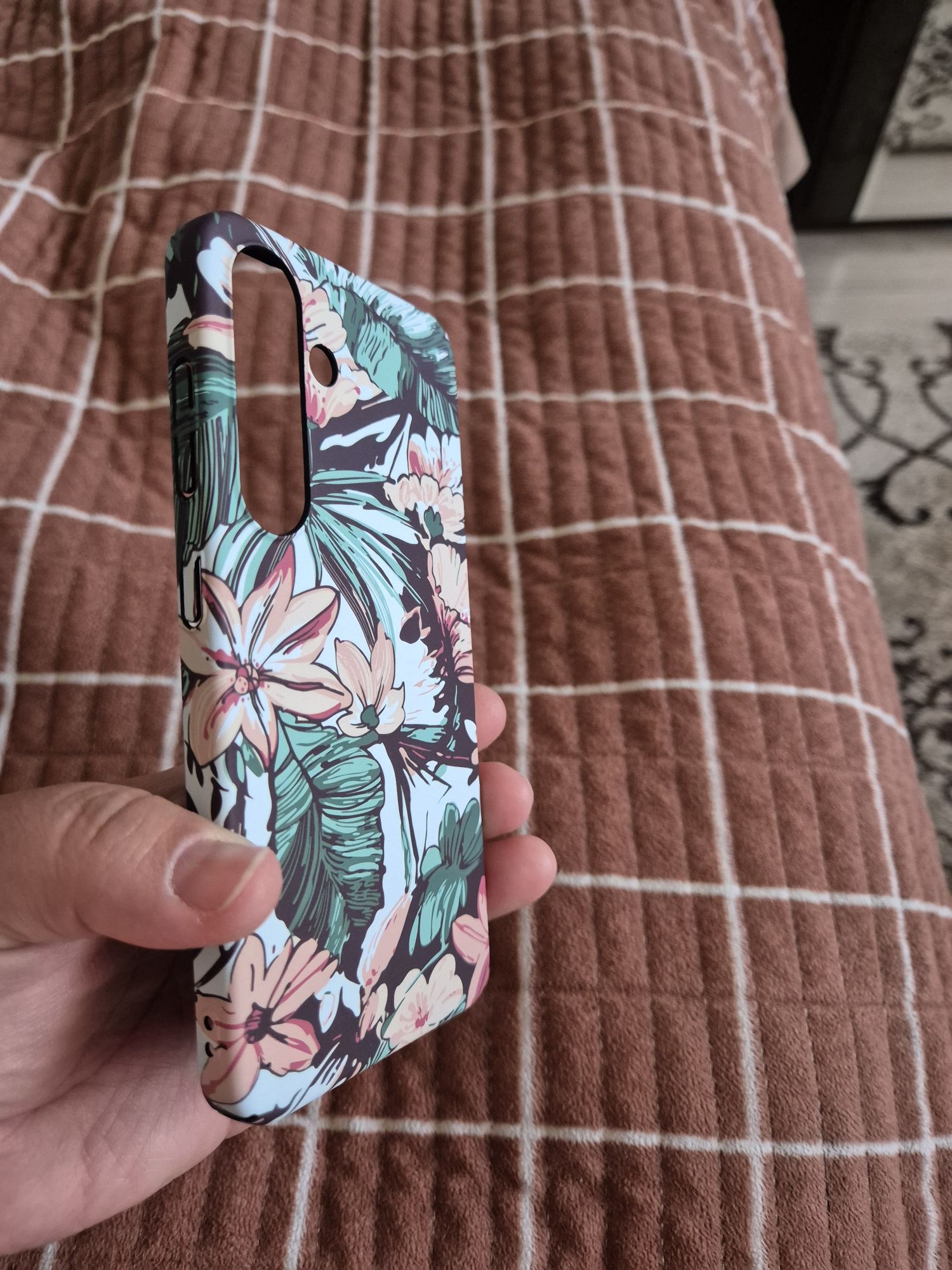 Продам чехол на самсунг с 24
