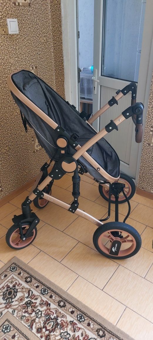 Продам коляску Teknum