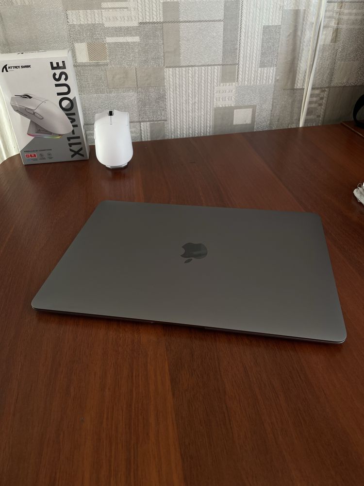 Продам Apple Macbook Air 13 2020 года